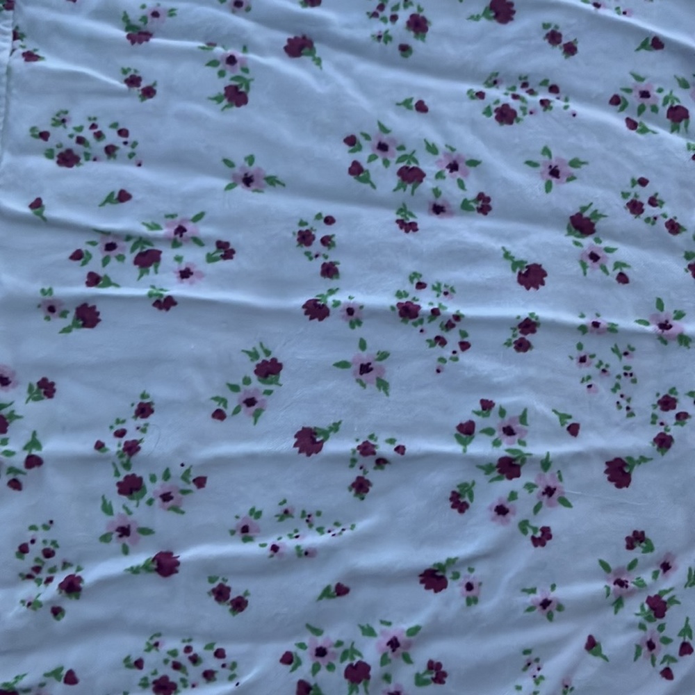 White cardigan with flowers - Picture 2 of 5